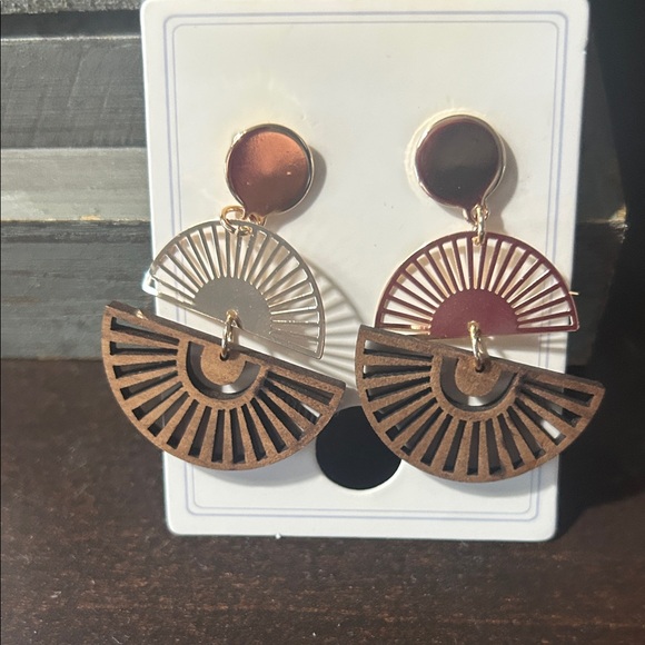 Elegant Gold and Brown Geometric Earrings - Picture 3 of 7